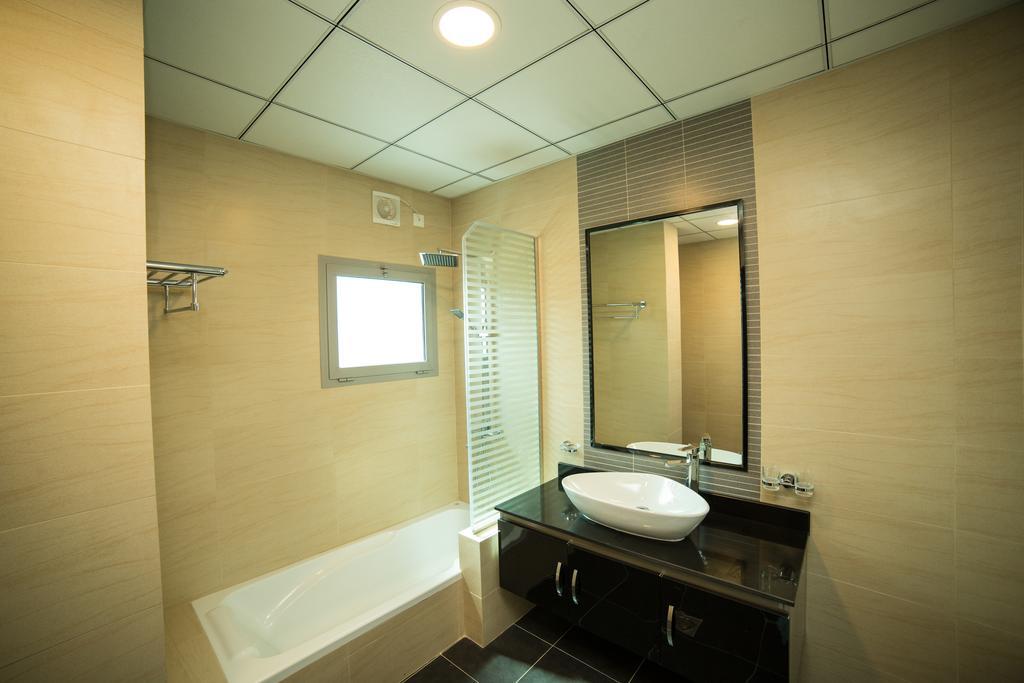 Golden Rose Luxury Suites  Manama Extérieur photo