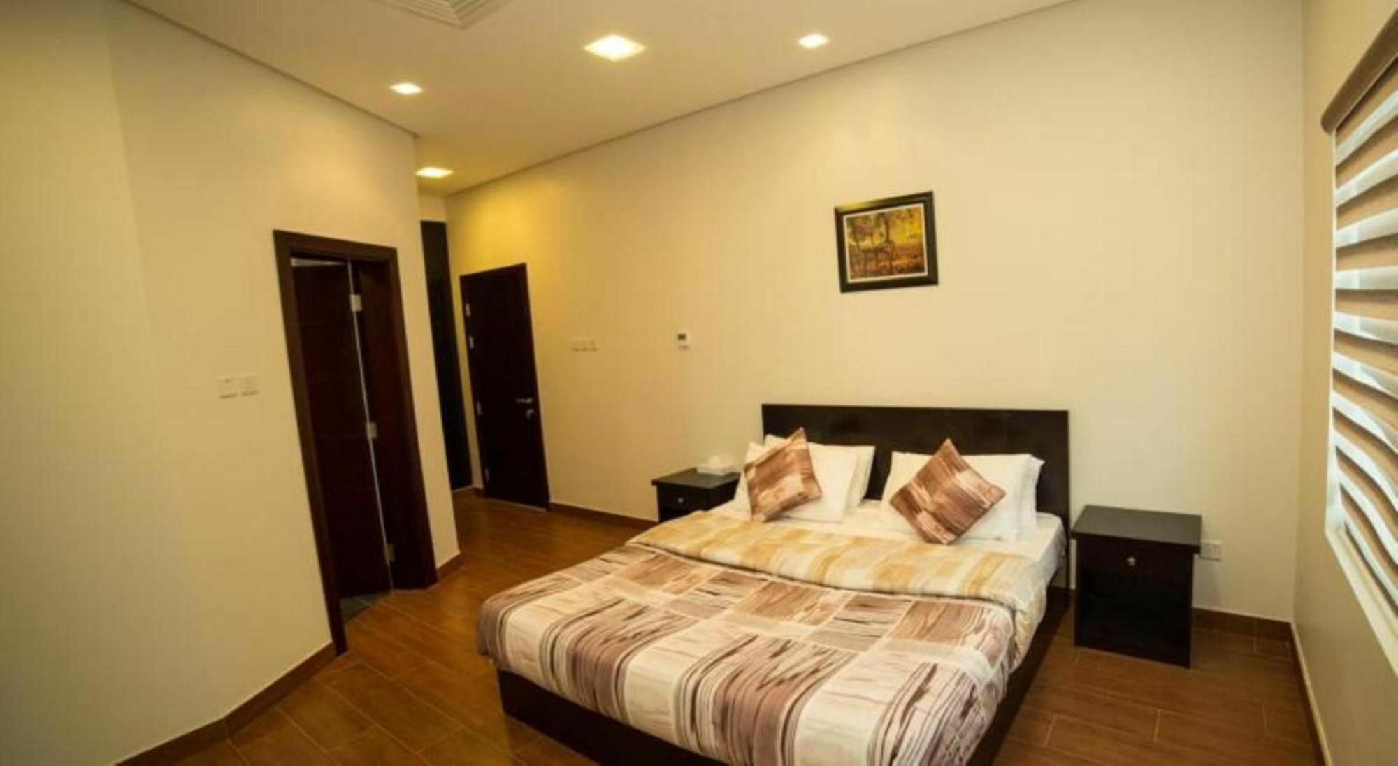 Golden Rose Luxury Suites  Manama Extérieur photo